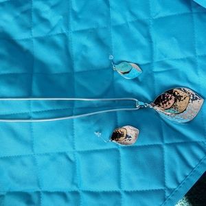 Necklace earrings set